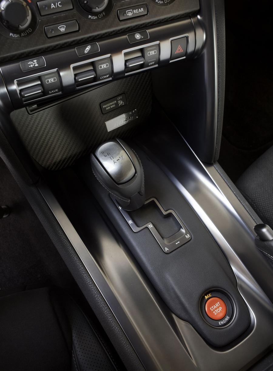  Nissan GT-R 2012 года  (US) (фото 11 из 74)